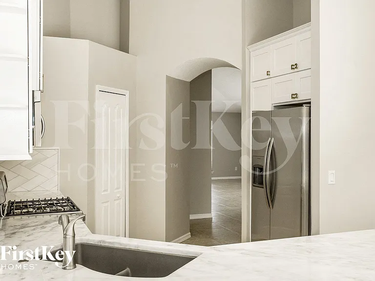 1689 Austin Ln — Photo 6