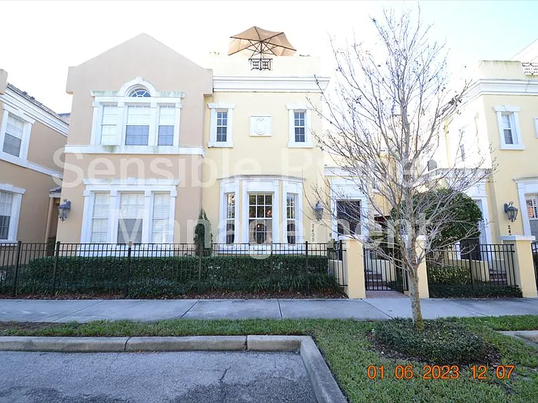 2405 Victoria Gardens Ln — Photo 1
