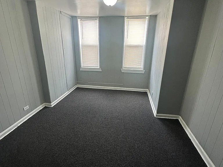 422 N Curley St — Photo 5