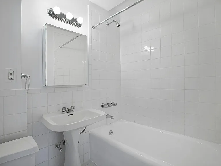 253 W 72nd St #2005 — Photo 5