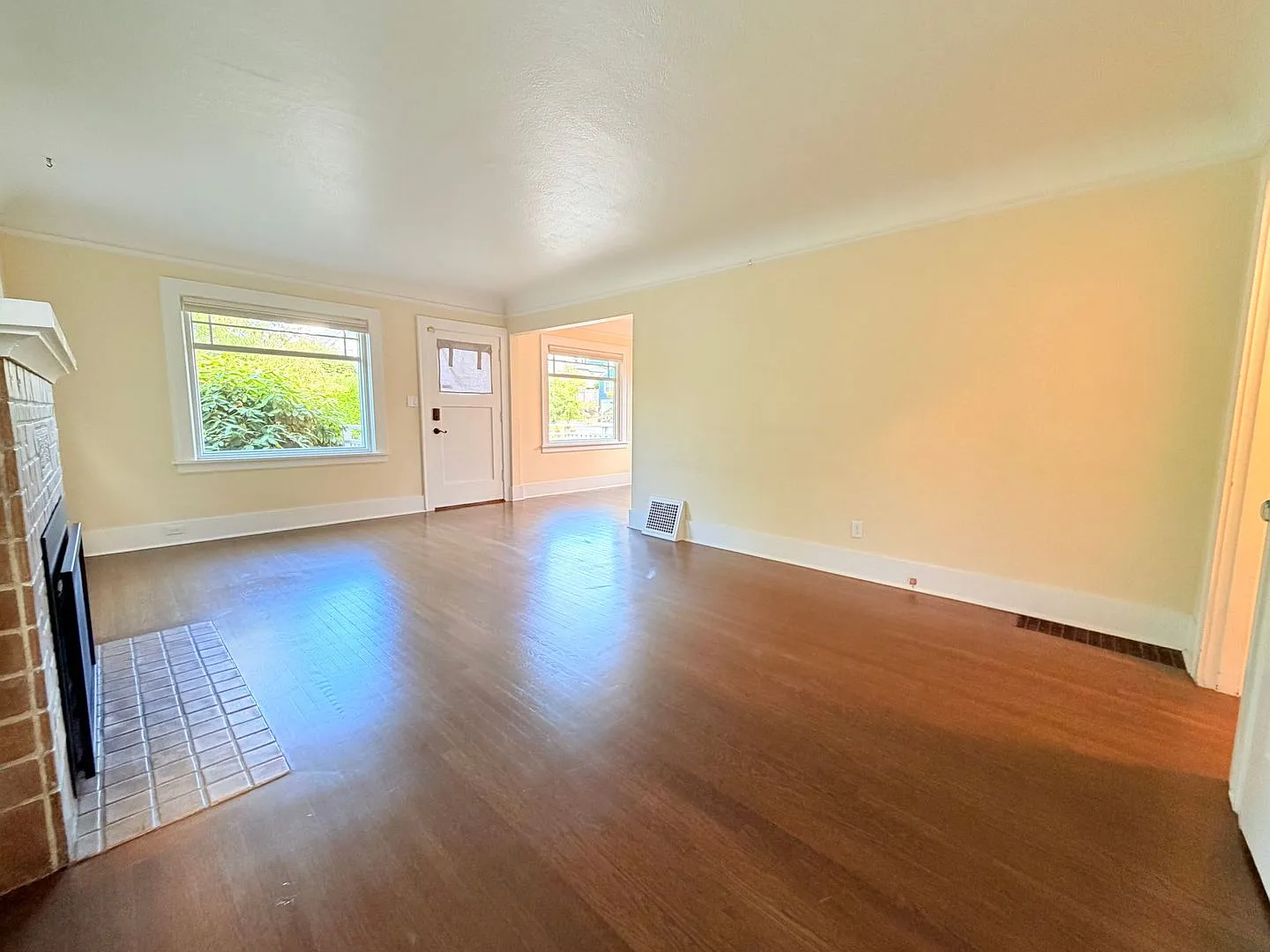 Charming Craftsman In Phinney Ridge - Available Now! — Photo 4