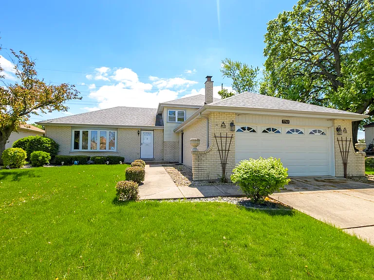 7745 Woodstock Dr — Photo 1