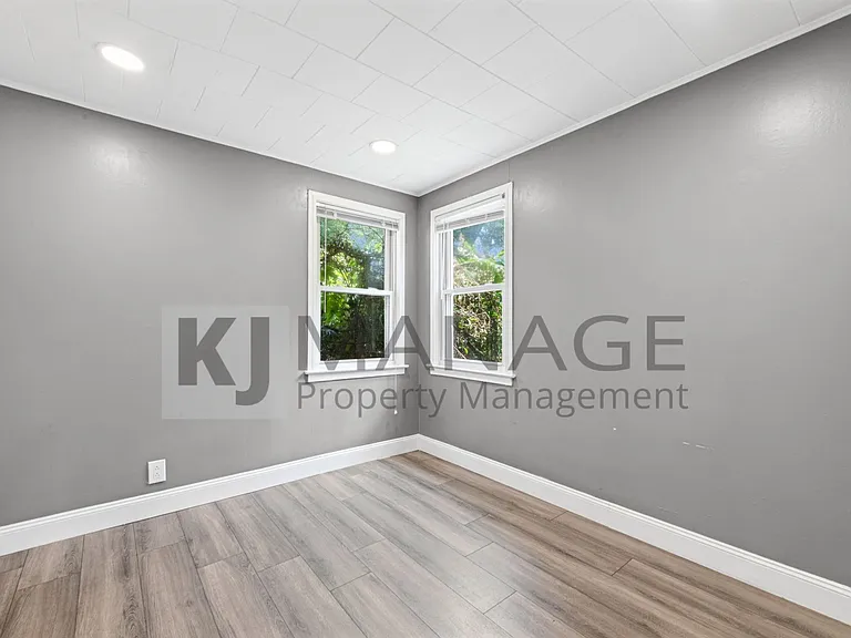 21730 Middlebelt Rd #B — Photo 7