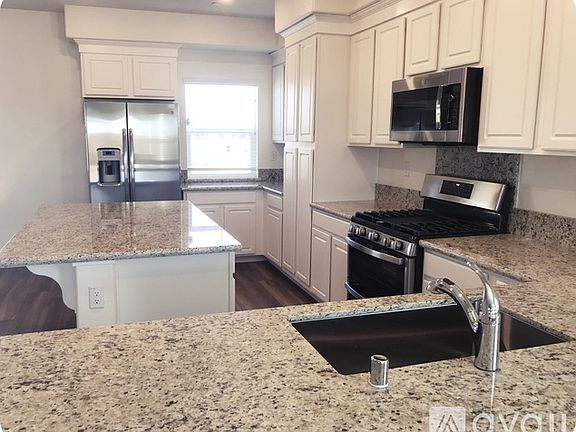 4th image of 2073 Abbeylane Way