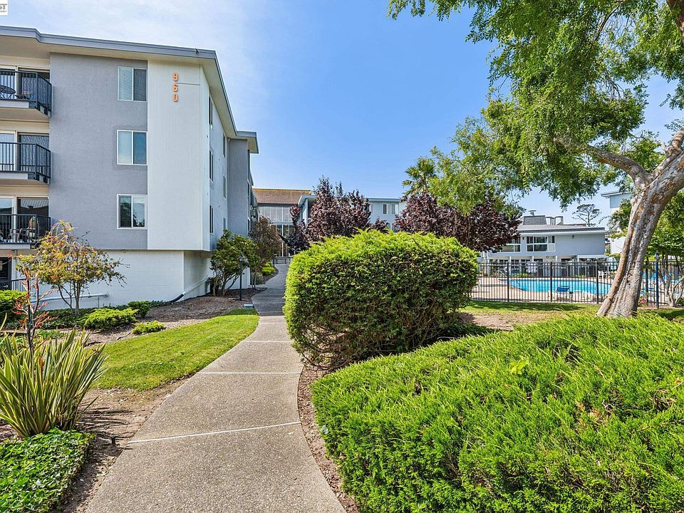 1st image of 960 Shorepoint Ct APT 120