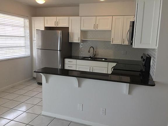 4th image of 2862 NE 32nd St APT 13