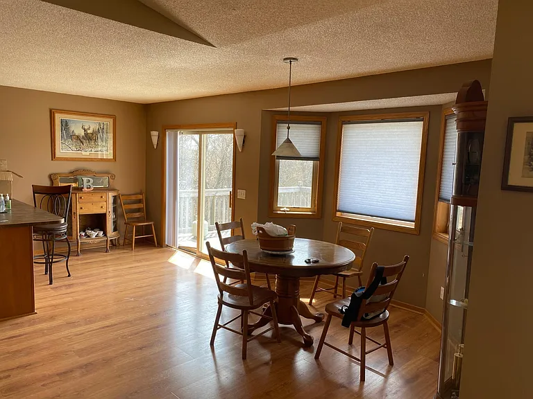 675 Clarence Ave — Photo 3