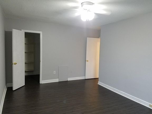 Master bedroom w/ walk-in closet