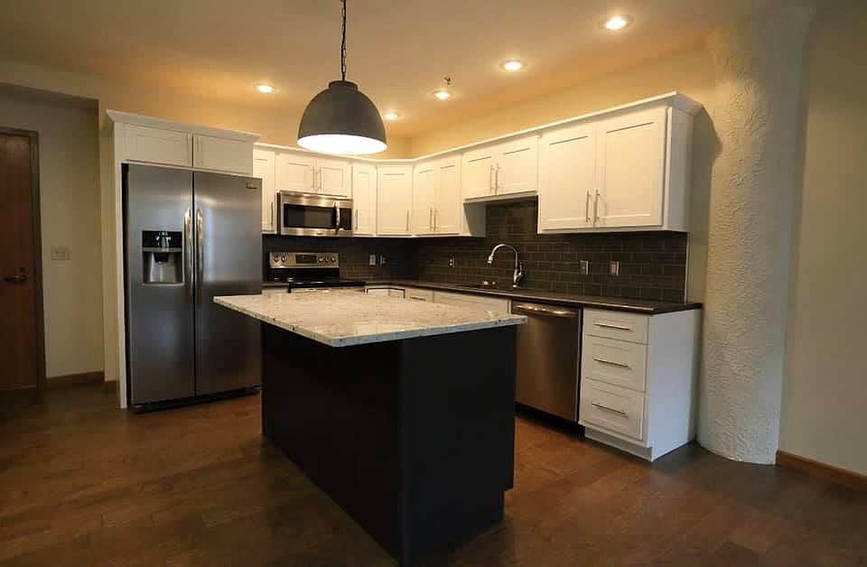 2nd image of 221 S Phillips Ave APT 605
