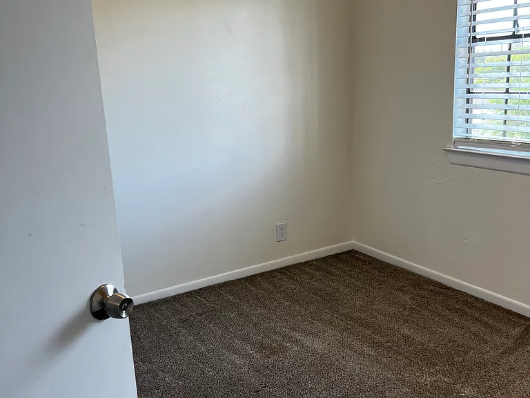 Large windows in both bedrooms to let in plenty of natural light