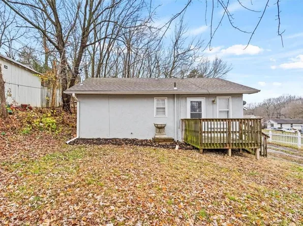 403 E Woods St, Smithville, MO 64089