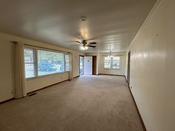 3rd image of 819 Murrey Dr