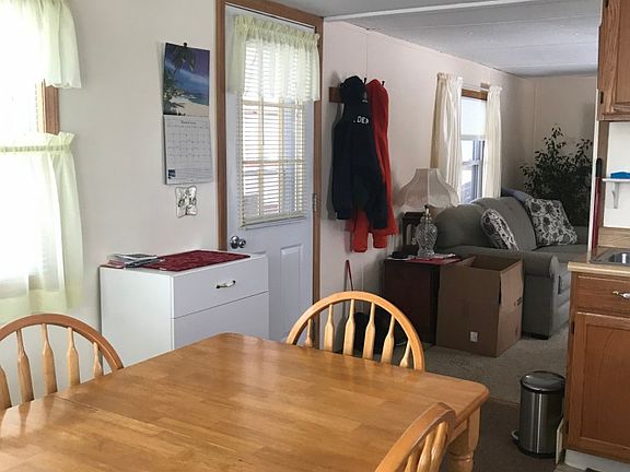 3rd image of 164 Willard Ave