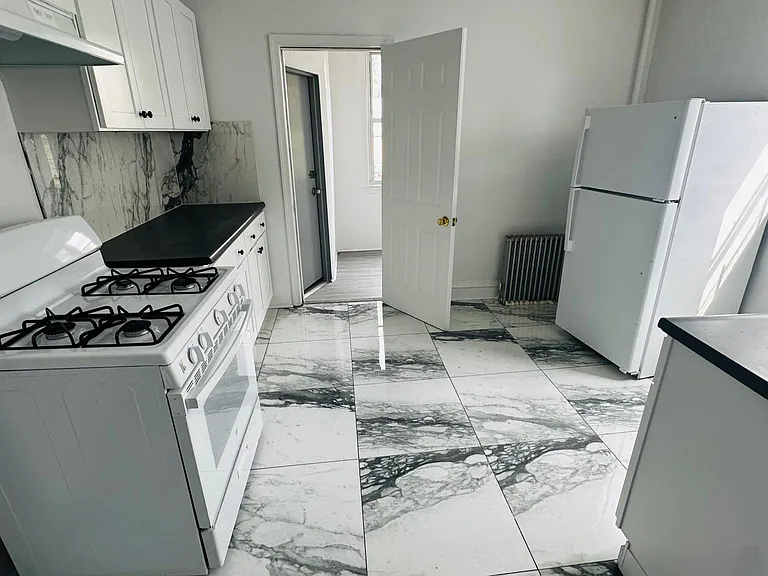 19 Knowles St #2 — Photo 2