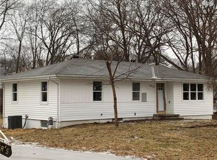 7212 N Forest Ave, Gladstone, MO 64118