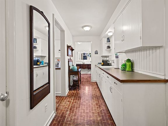 2nd image of 603 E Melton St