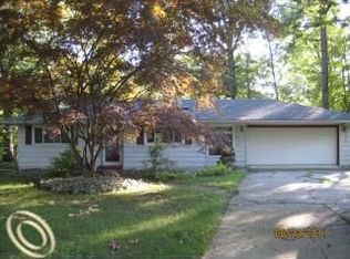 25230 Dallas Dr, Grosse Ile, MI 48138