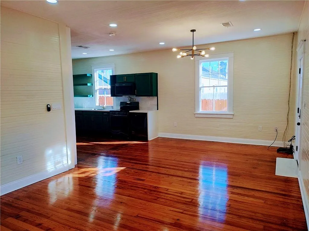 3 bed, 1250 sqft, $2,300 — Photo 4