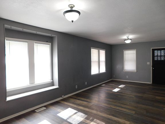 5th image of 530 N Topeka St