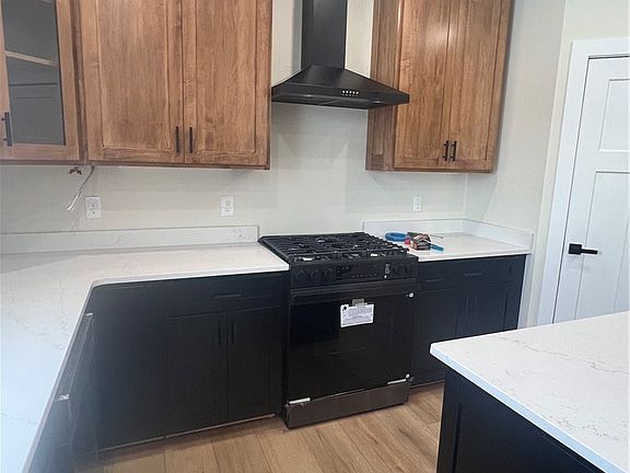 4th image of 107 Willow Village Dr