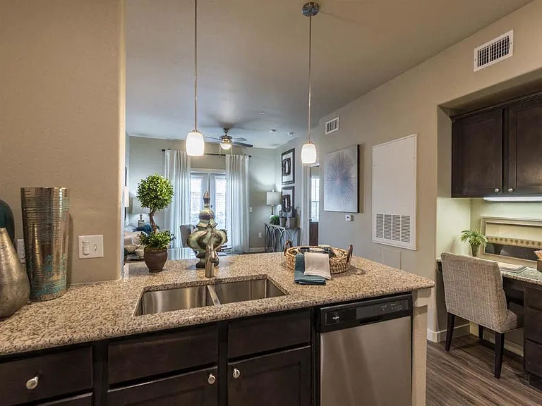 Century Palm Bluff — Photo 38