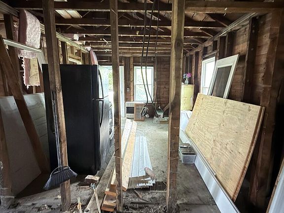5th image of 202 Hampton St