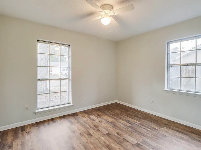 327 Dianne Dr — Photo 14