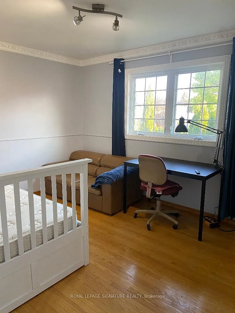 8 bed, $1,100 — Photo 1