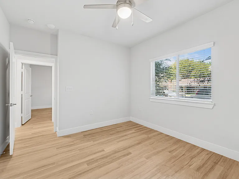 Ensign Apartments — Photo 35