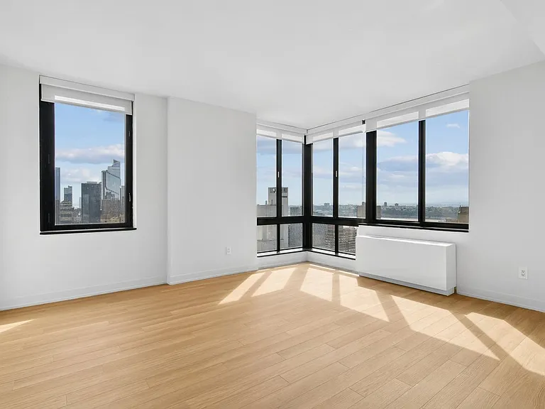 1 Columbus Pl #S35C — Photo 1