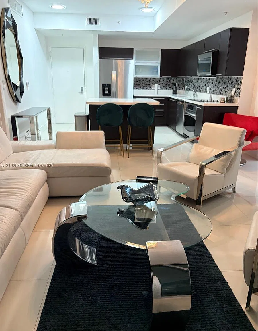 Ivy Condo Condominium — Photo 3