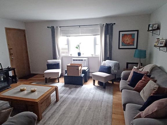 2nd image of 4836 N Hermitage Ave APT 2B