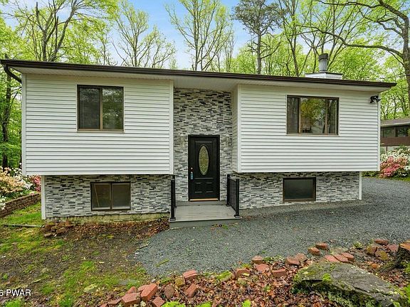 3rd image of 109 Rodeo Ln