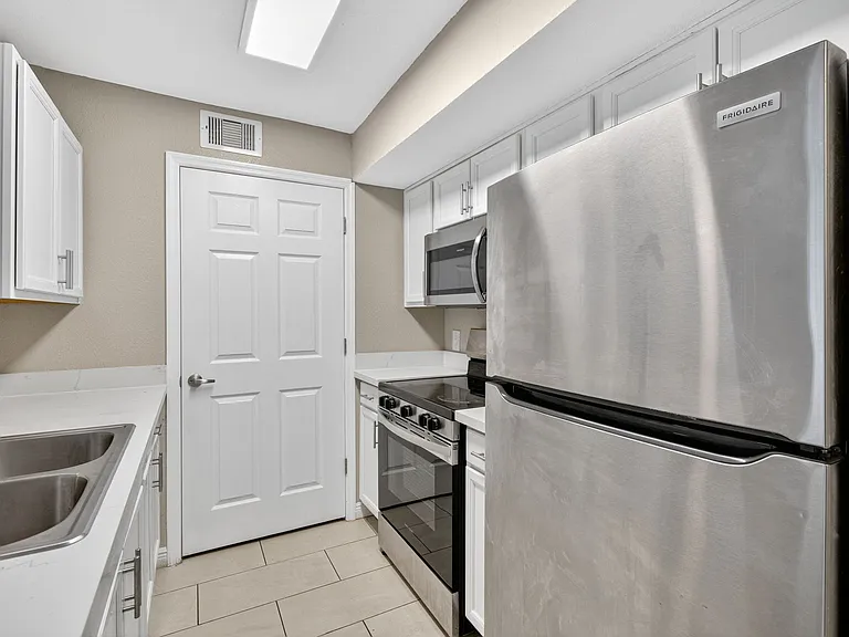 Mer Soleil Apartments — Photo 10