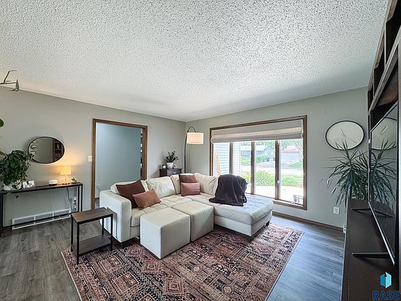 4th image of 3909 E Ronning Dr