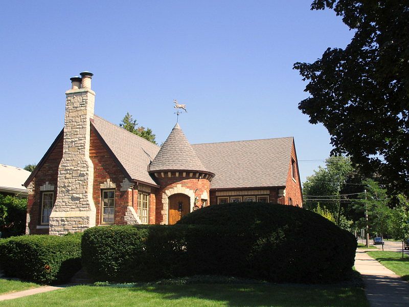 1st image of 900 N Grove Ave