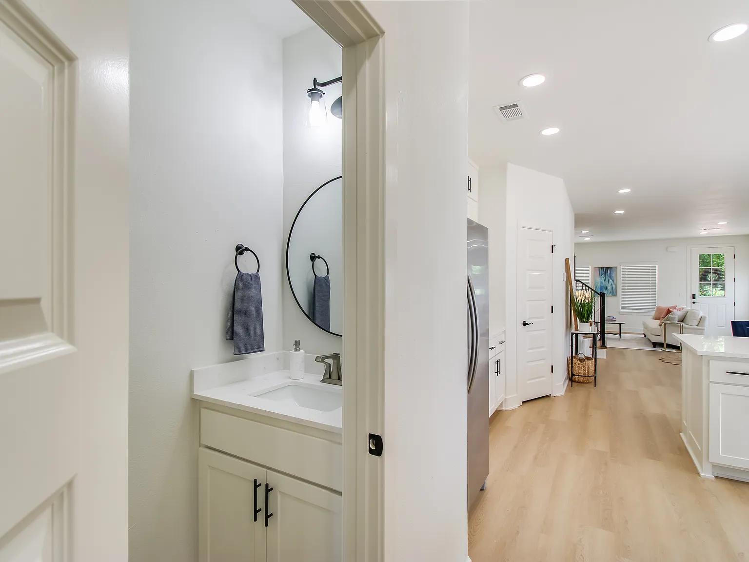 3 bed, 1905 sqft, $2,325 — Photo 4
