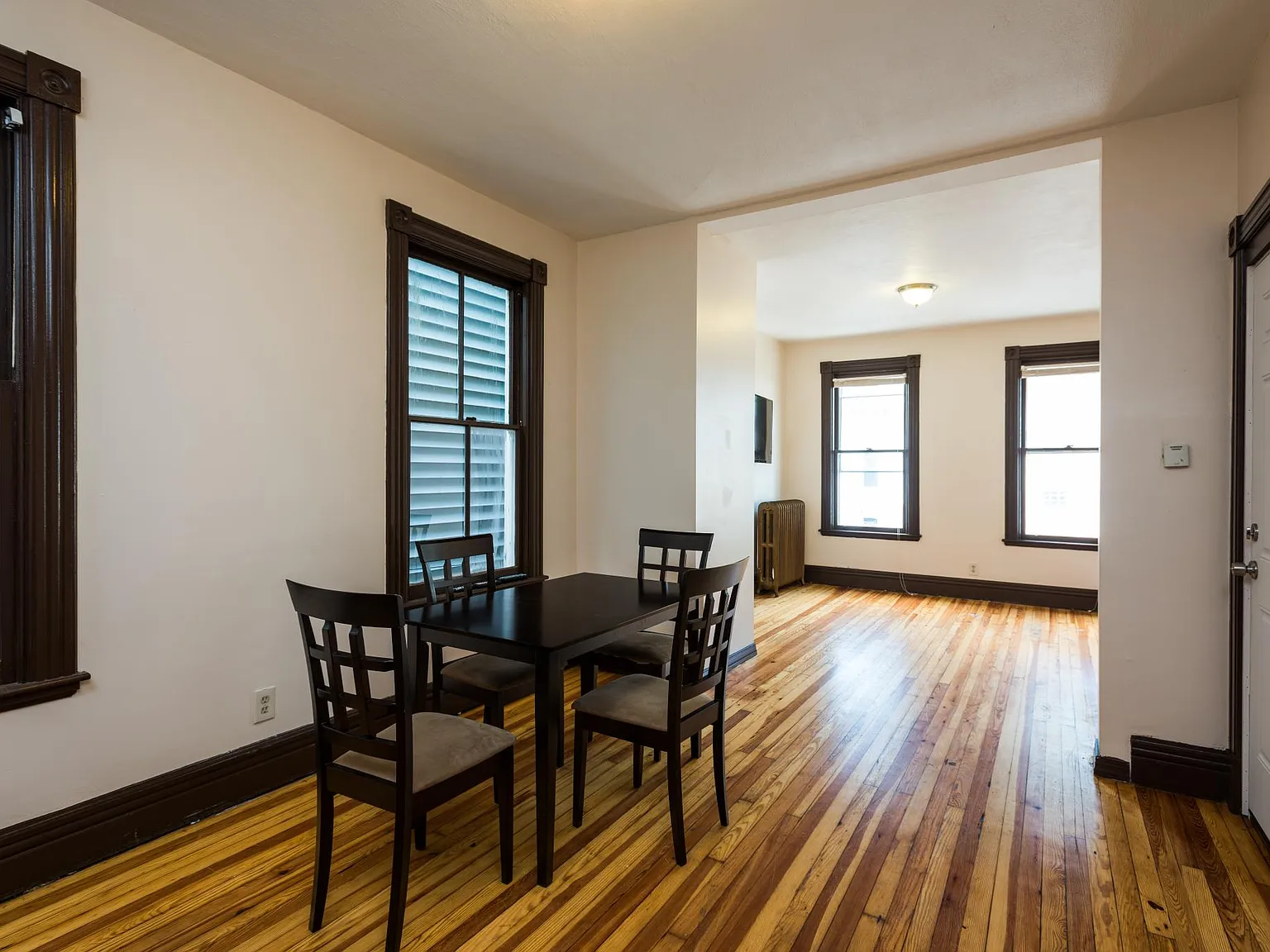 4 bed, 2496 sqft, $2,200 — Photo 2