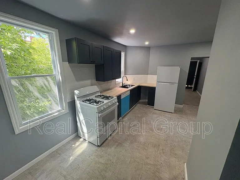 44 Alexander St #2 — Photo 11