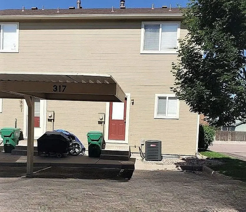 2533 Leoti Dr