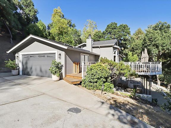 4th image of 210 Oak Creek Blvd