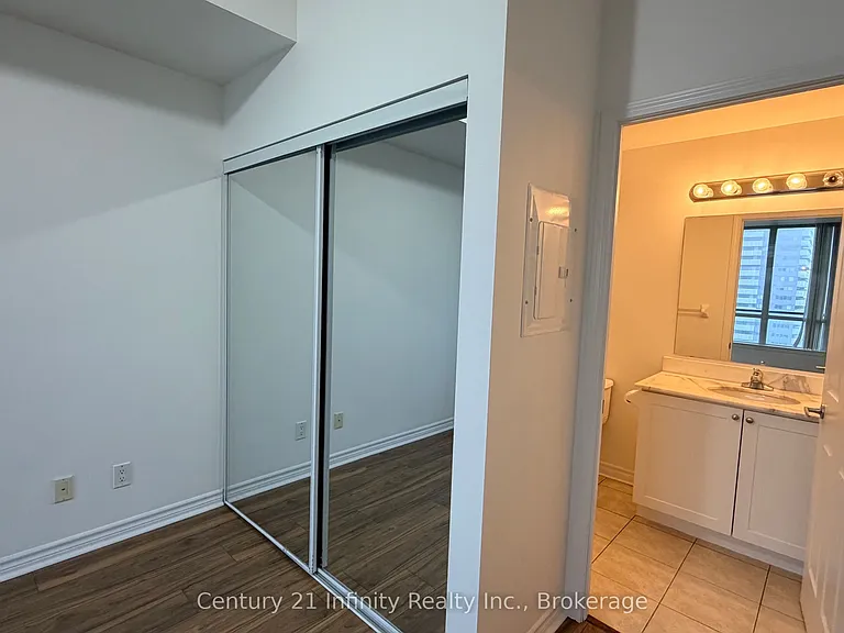 388 Prince Of Wales Dr #1911 — Photo 13