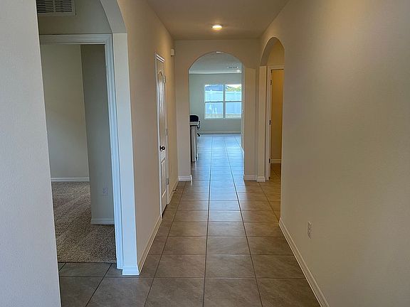 4th image of 9694 Black Walnut Dr