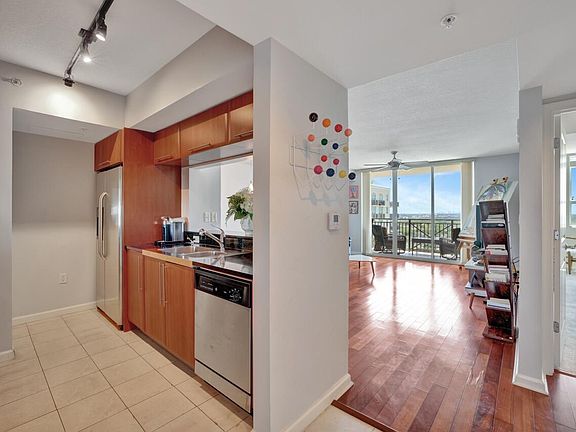 4th image of 610 W Las Olas Boulevard #1711n