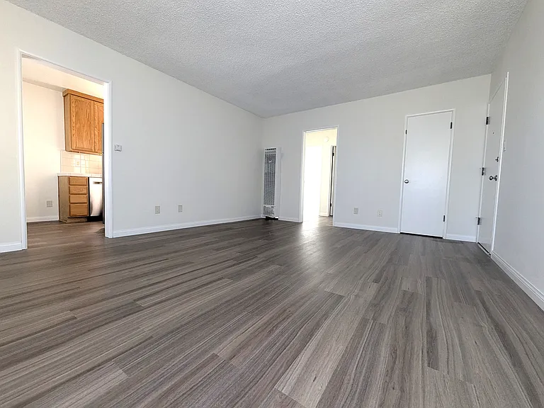 2215 W 182nd St #A — Photo 2