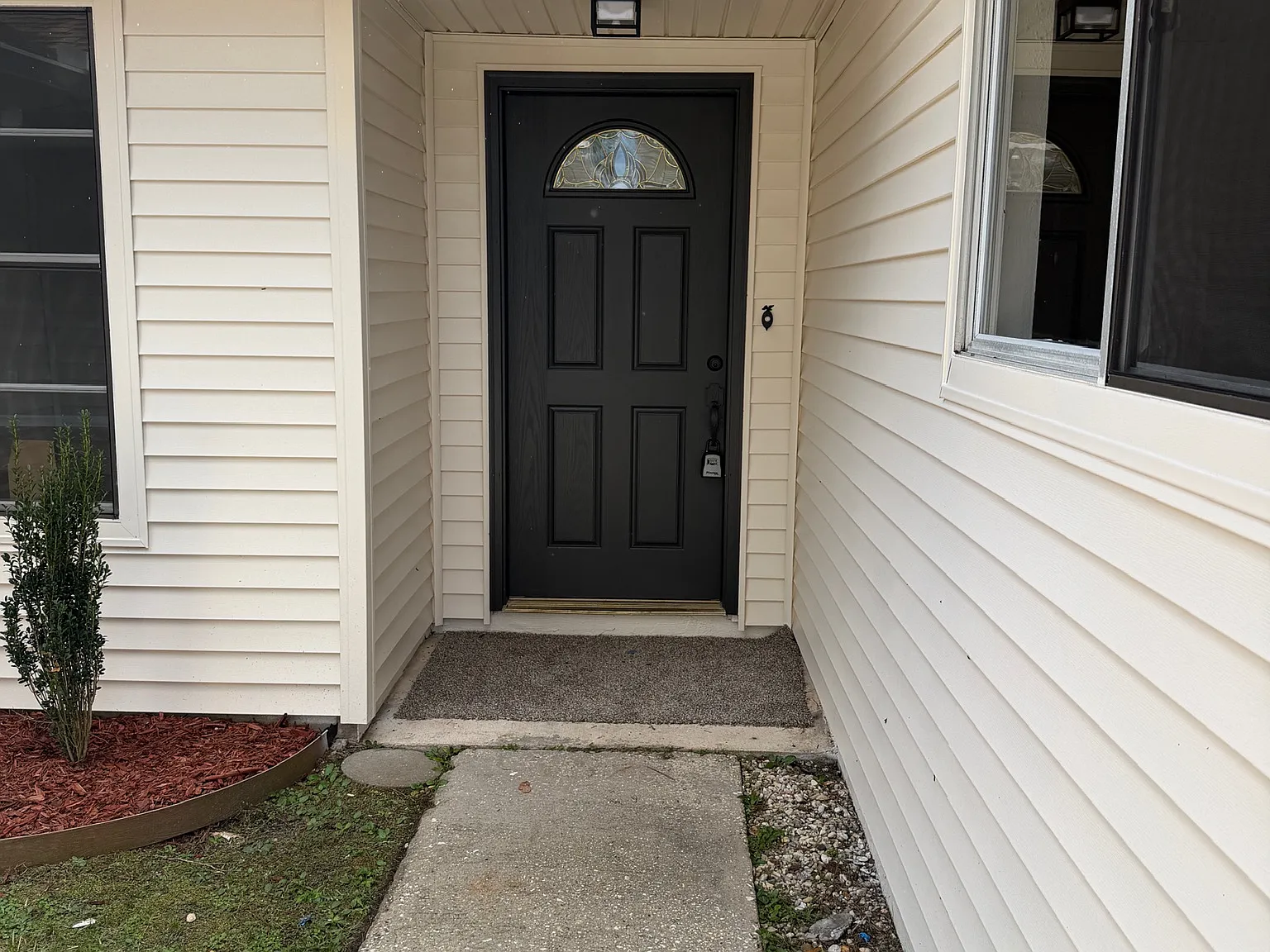 4 bed, 2000 sqft, $1,750 — Photo 2