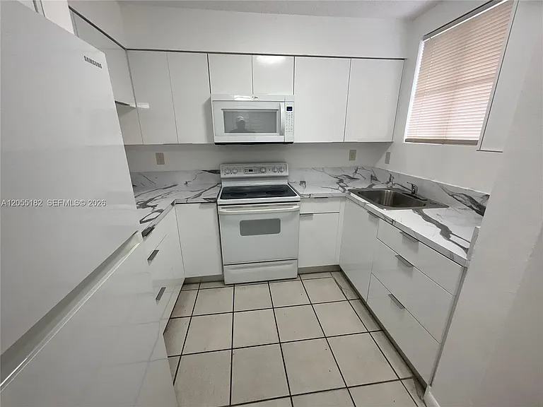 14931 SW 82nd Ln #18-405 — Photo 6