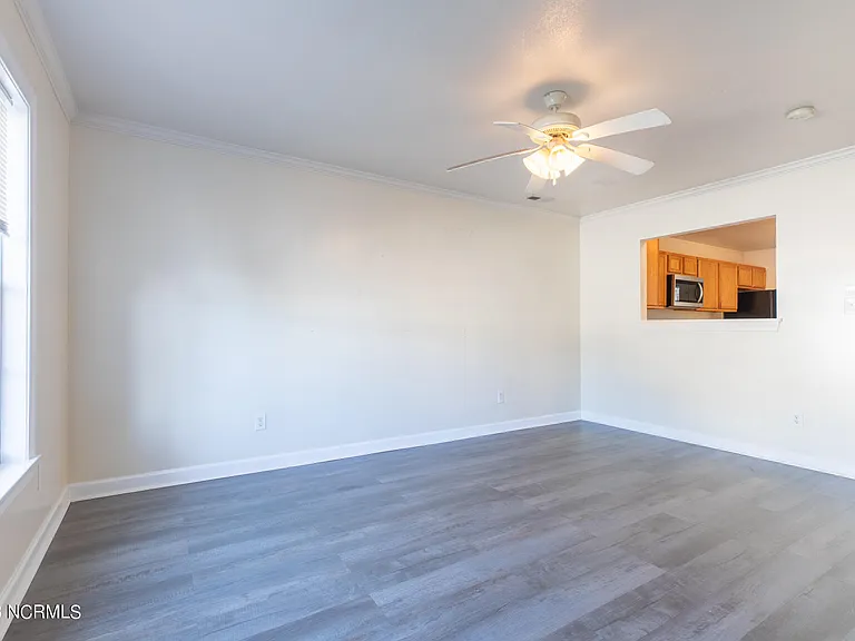 401 Springwood Dr — Photo 6