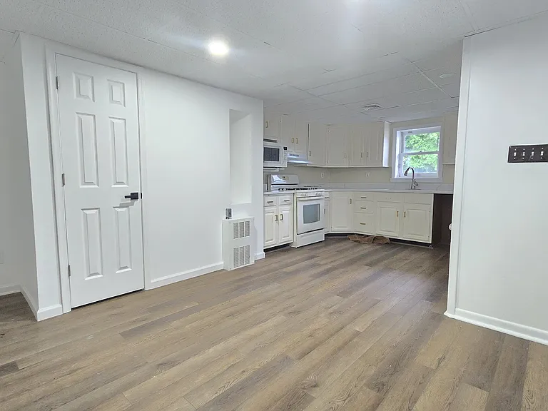 706 Lechauwecki Ave — Photo 3