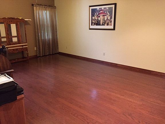 5th image of 109 Frostwood Dr